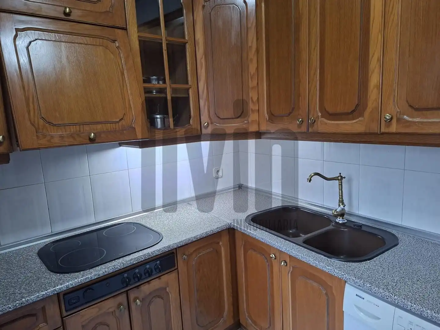 Cuina de Pis de lloguer en Jaén amb Aire condicionat i Moblat