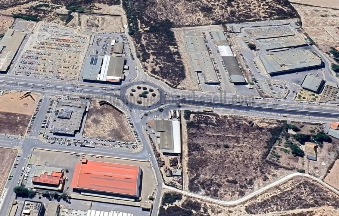 Industrial building to rent in La Algoda - Matola - Llano de San José