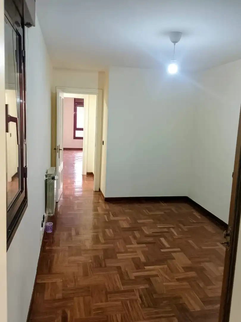 Pis de lloguer en Oviedo  amb Calefacció, Parquet i Terrassa