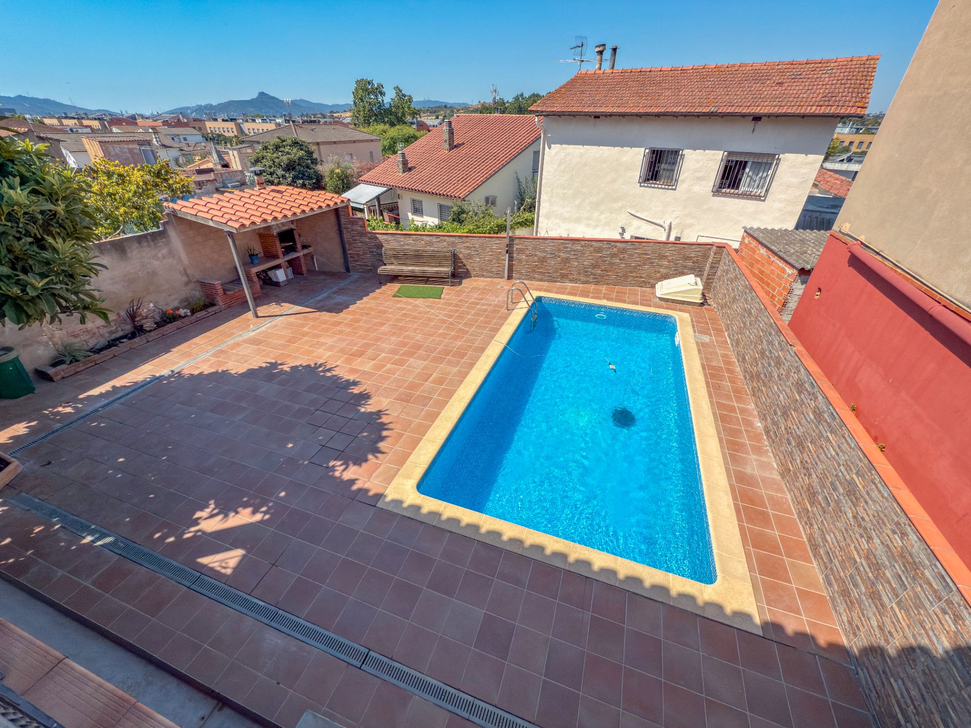 Piscina de Casa o xalet en venda en Santa Perpètua de Mogoda amb Aire condicionat, Calefacció i Jardí privat