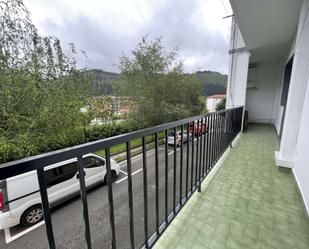 Vista exterior de Pis en venda en Legazpi amb Balcó