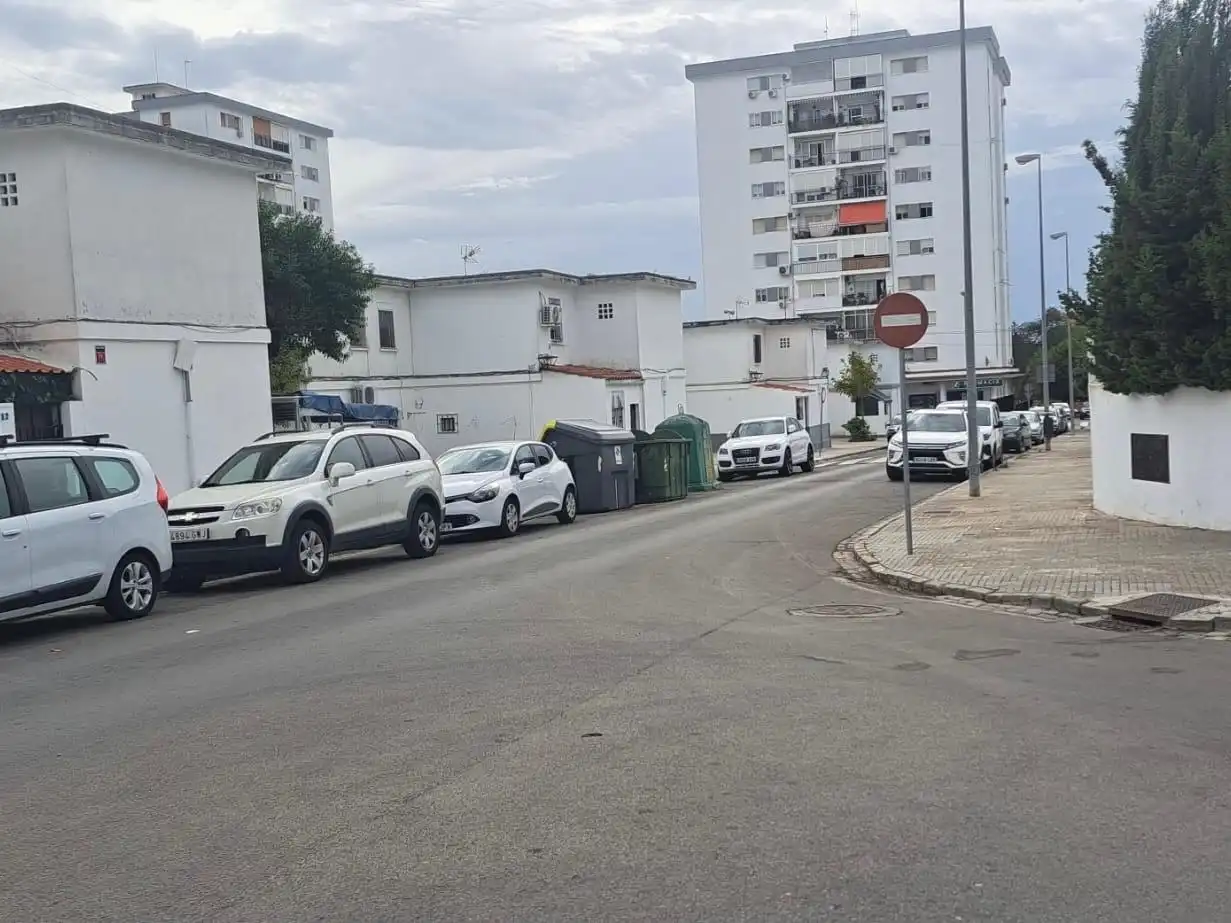 Vista exterior de Casa adosada en venda en La Plata