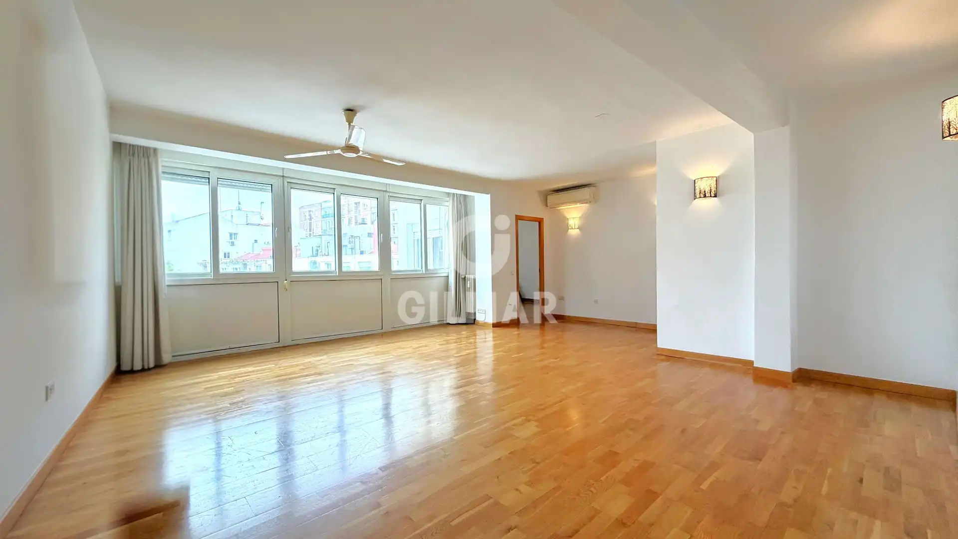 Vista exterior de Piso en venta en  Madrid Capital con Calefacción