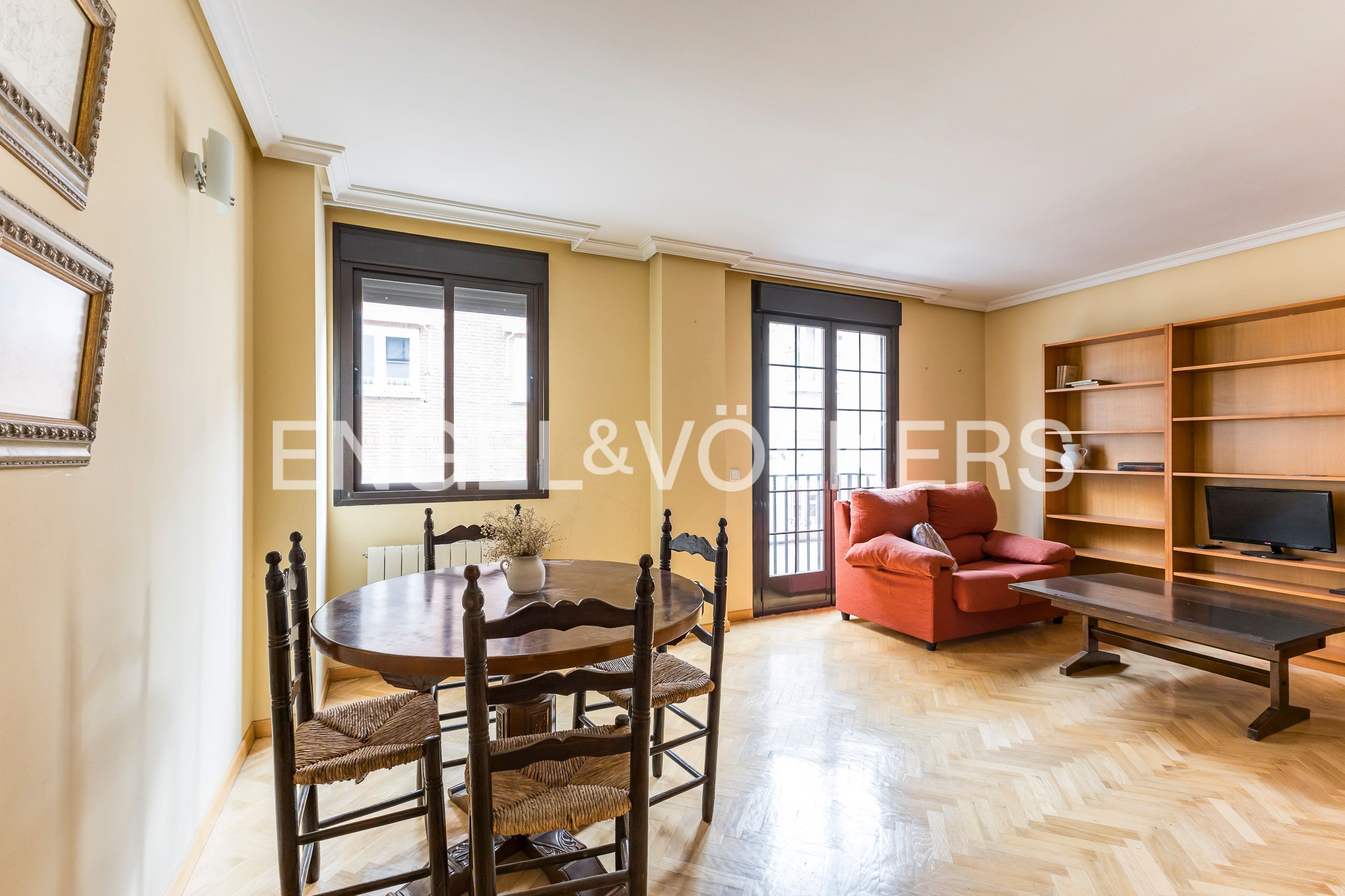 Vista exterior de Piso en venta en  Madrid Capital con Aire acondicionado, Calefacción y Parquet