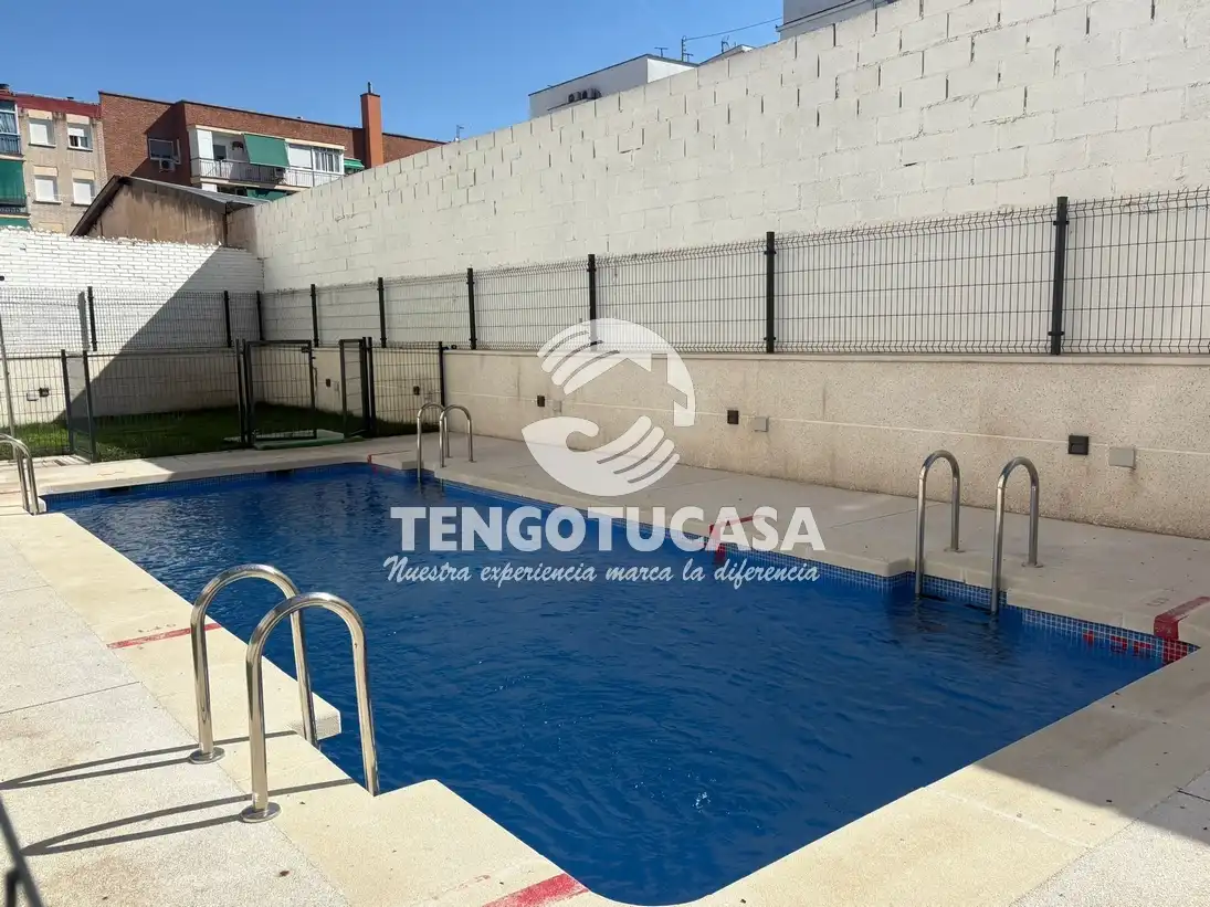 Schwimmbecken von Wohnung zur Miete in Madrid mit Klimaanlage, Heizung und Privatgarten