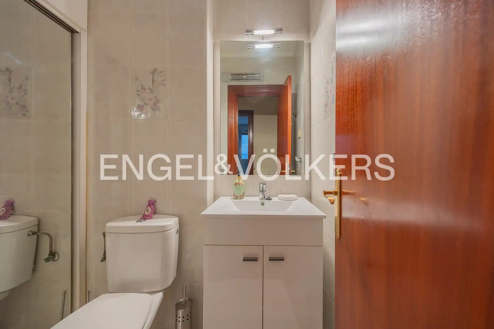 Badezimmer von Wohnung zum Verkauf in Bilbao  mit Heizung und Balkon