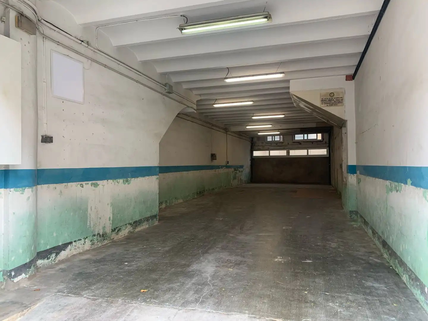 Local de alquiler en Carrer de Francisco Herrera, El Palau - Escorxador