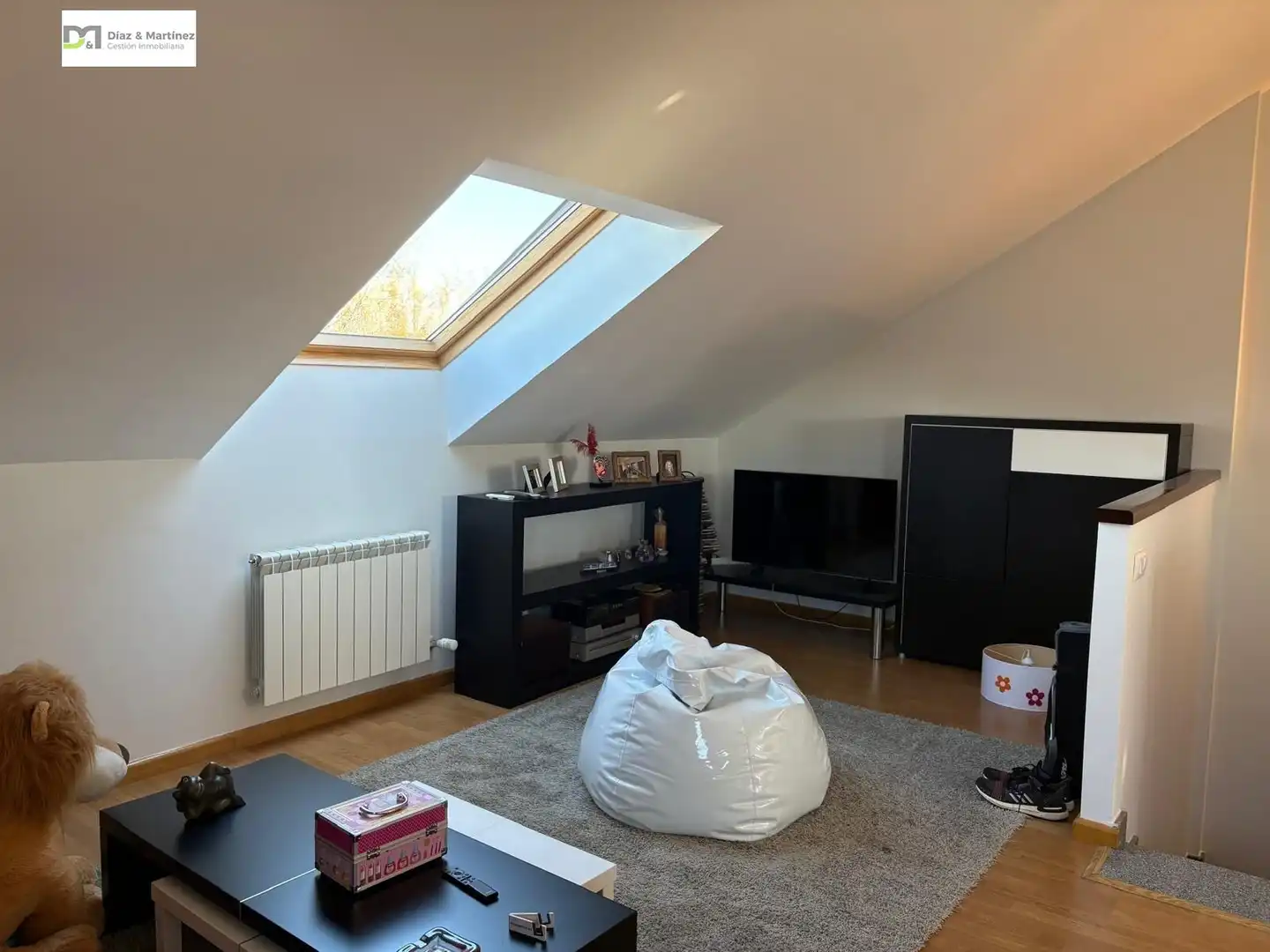 Sala de estar de Casa o chalet en venta en San Andrés del Rabanedo con Calefacción, Jardín privado y Parquet