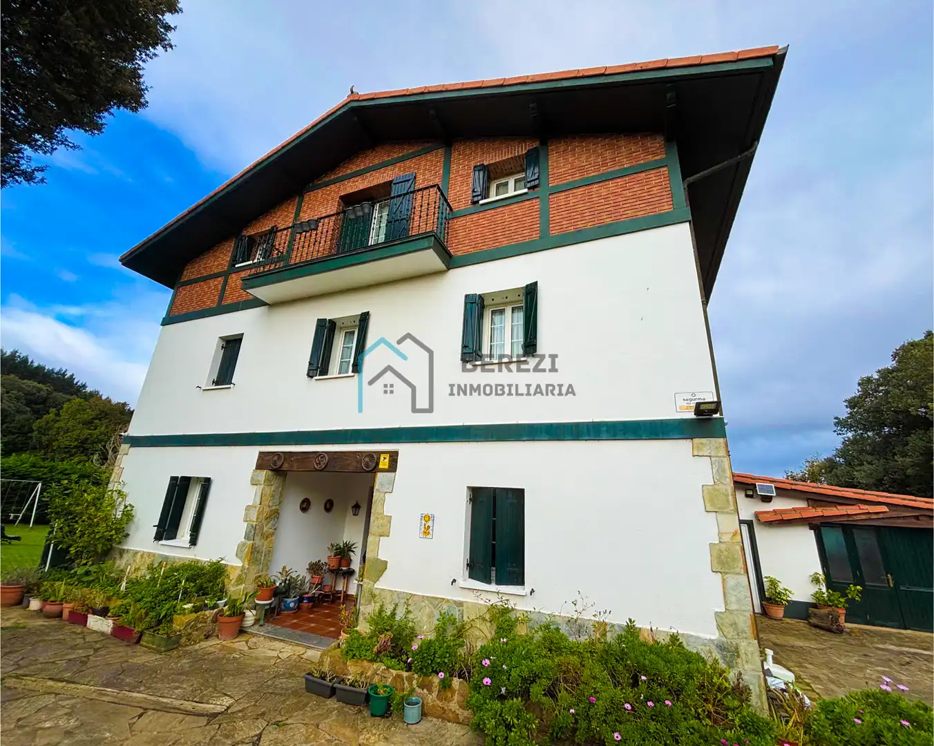 Vista exterior de Casa o xalet en venda en Mundaka amb Calefacció, Jardí privat i Moblat