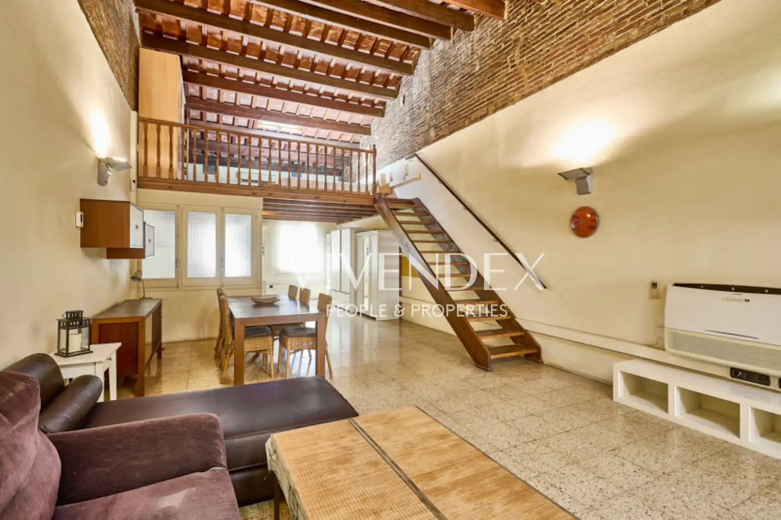 Vista exterior de Casa adosada en venta en Barcelona con Terraza