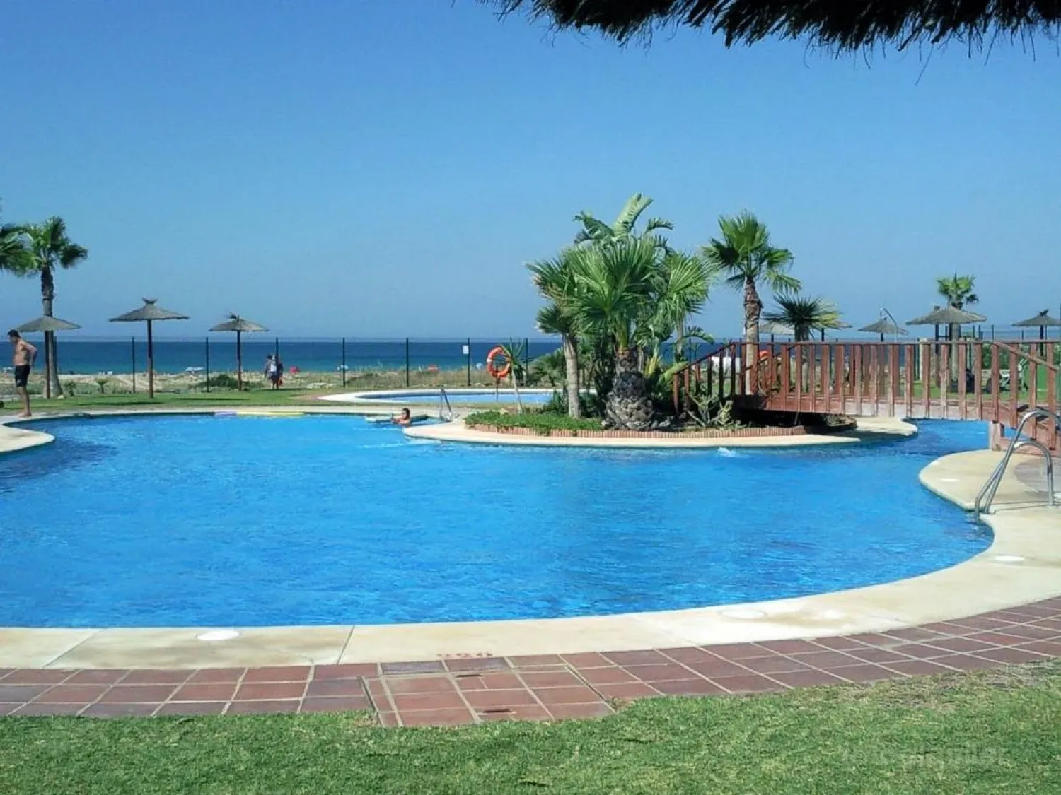 Piscina de Dúplex en venta en Zahara de los Atunes con Aire acondicionado, Calefacción y Terraza