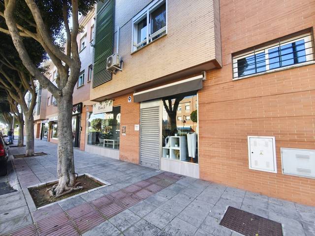 Local comercial en Alquiler en Palomares del Río