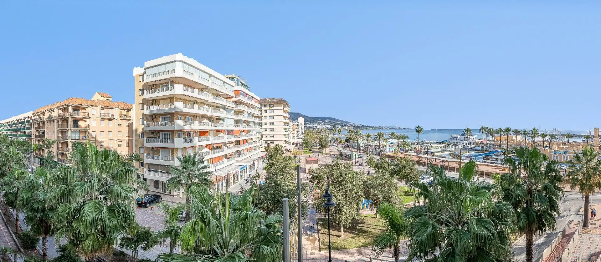 Vista exterior de Apartament en venda en Fuengirola amb Aire condicionat, Calefacció i Jardí privat