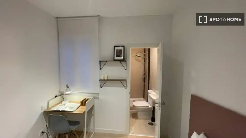 Baño de Piso de alquiler en Madrid con Aire acondicionado, Calefacción y Amueblado