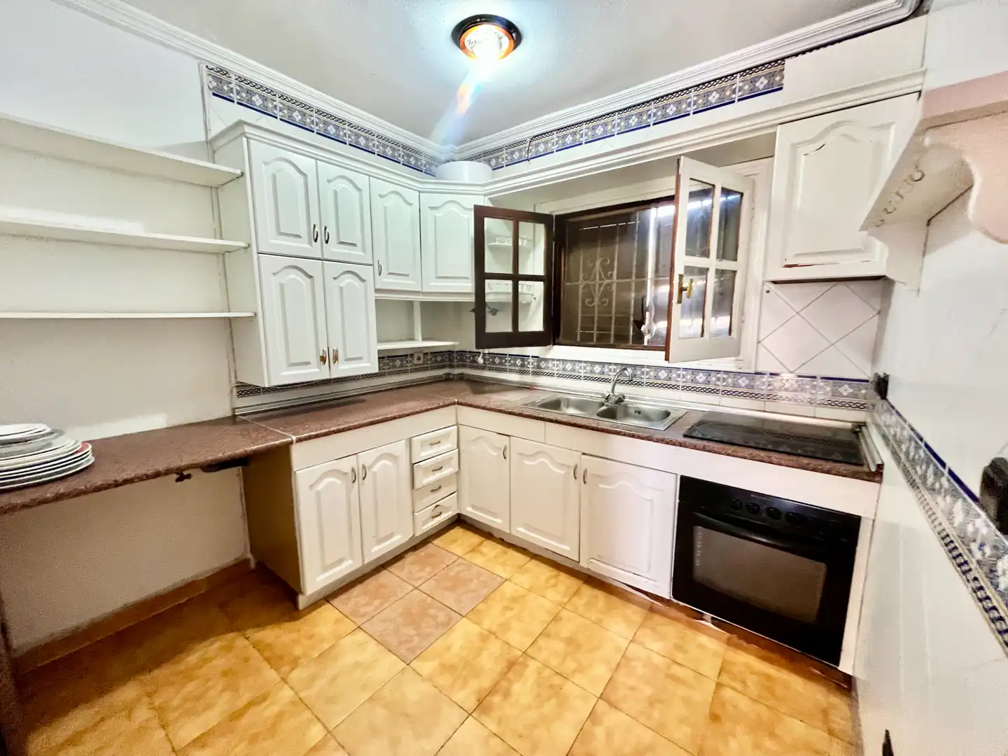 Cocina de Casa adosada en venta en Orihuela con Aire acondicionado, Terraza y Trastero