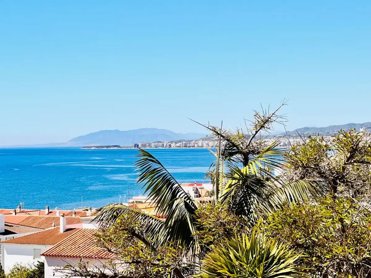 Vista exterior de Casa adosada en venda en Vélez-Málaga amb Aire condicionat, Calefacció i Terrassa