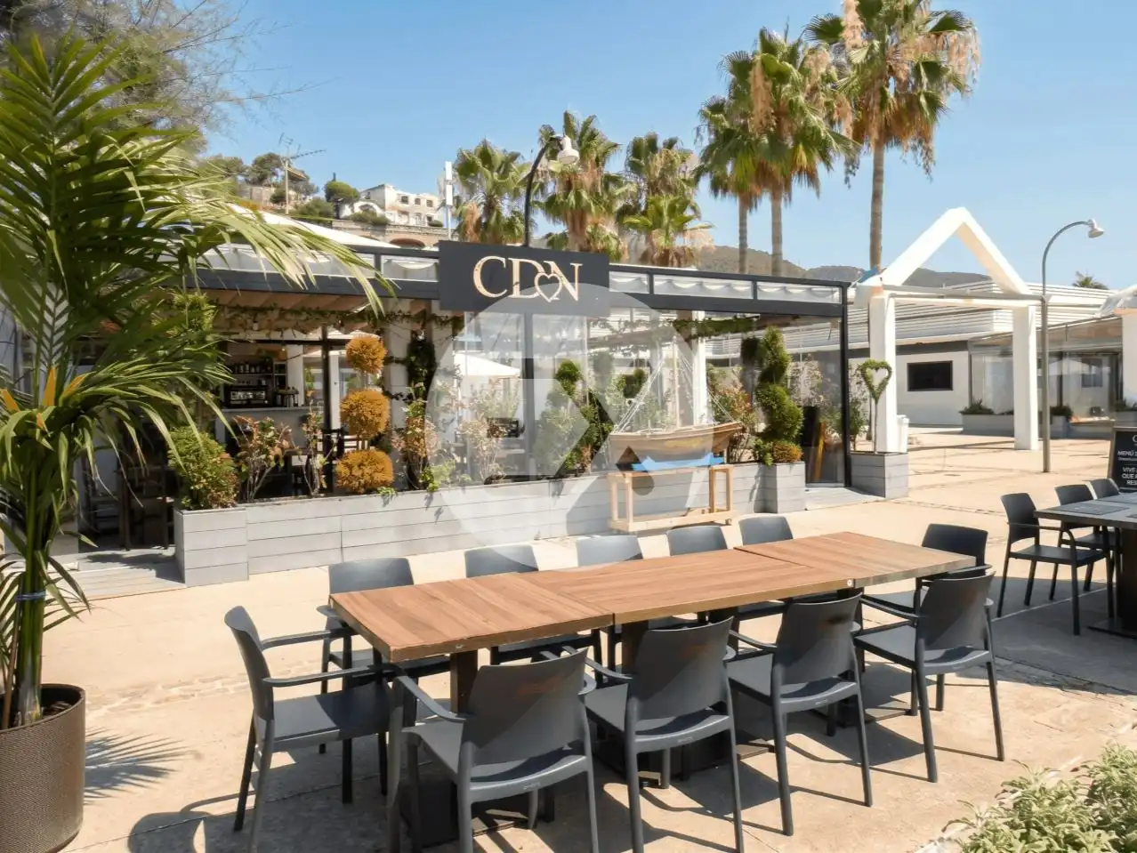 Local comercial en traspàs a Port Ginesta 210