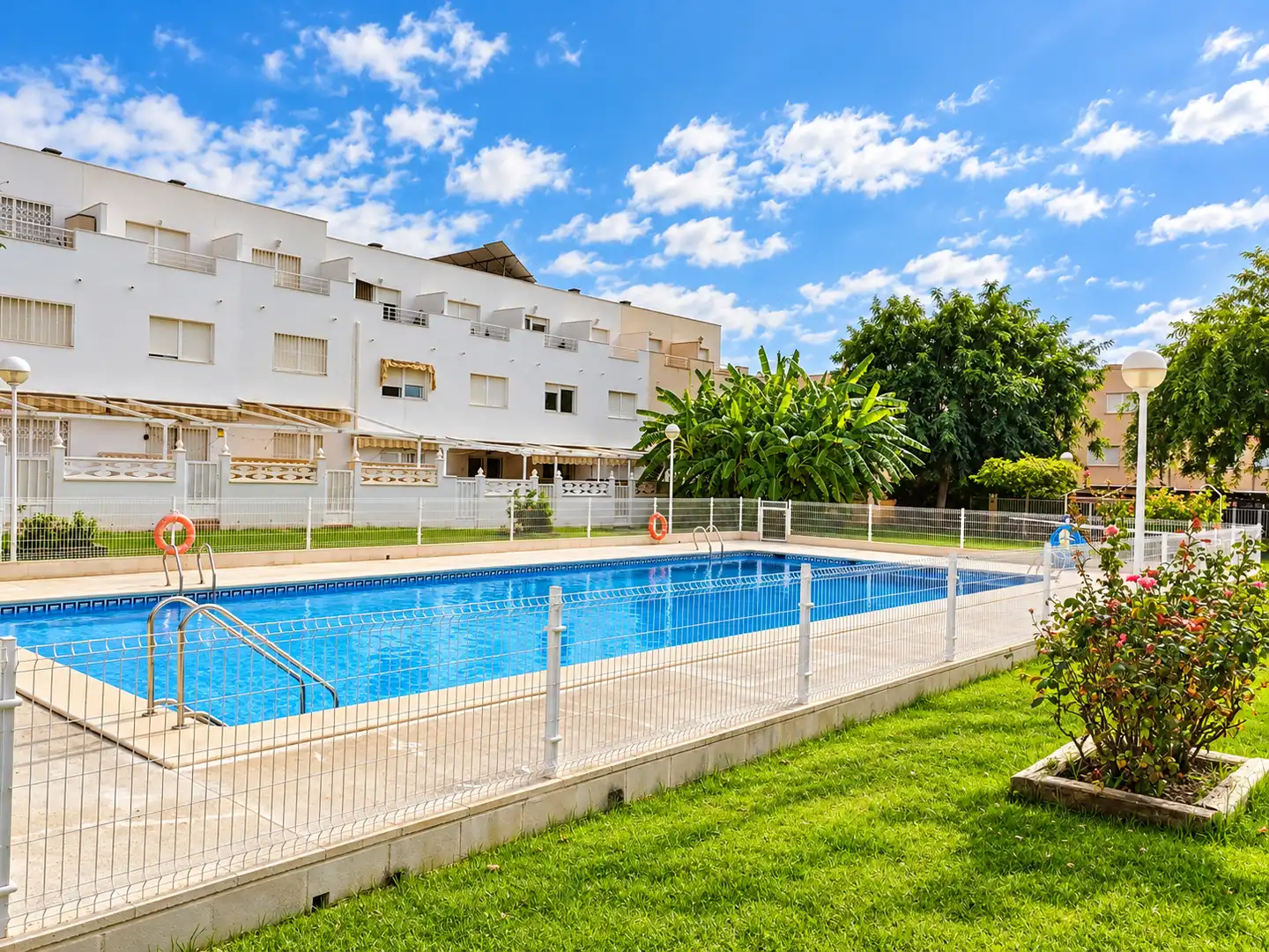 Swimming pool of Detached homes for sale in Pueblo Español - Coveta Fumá