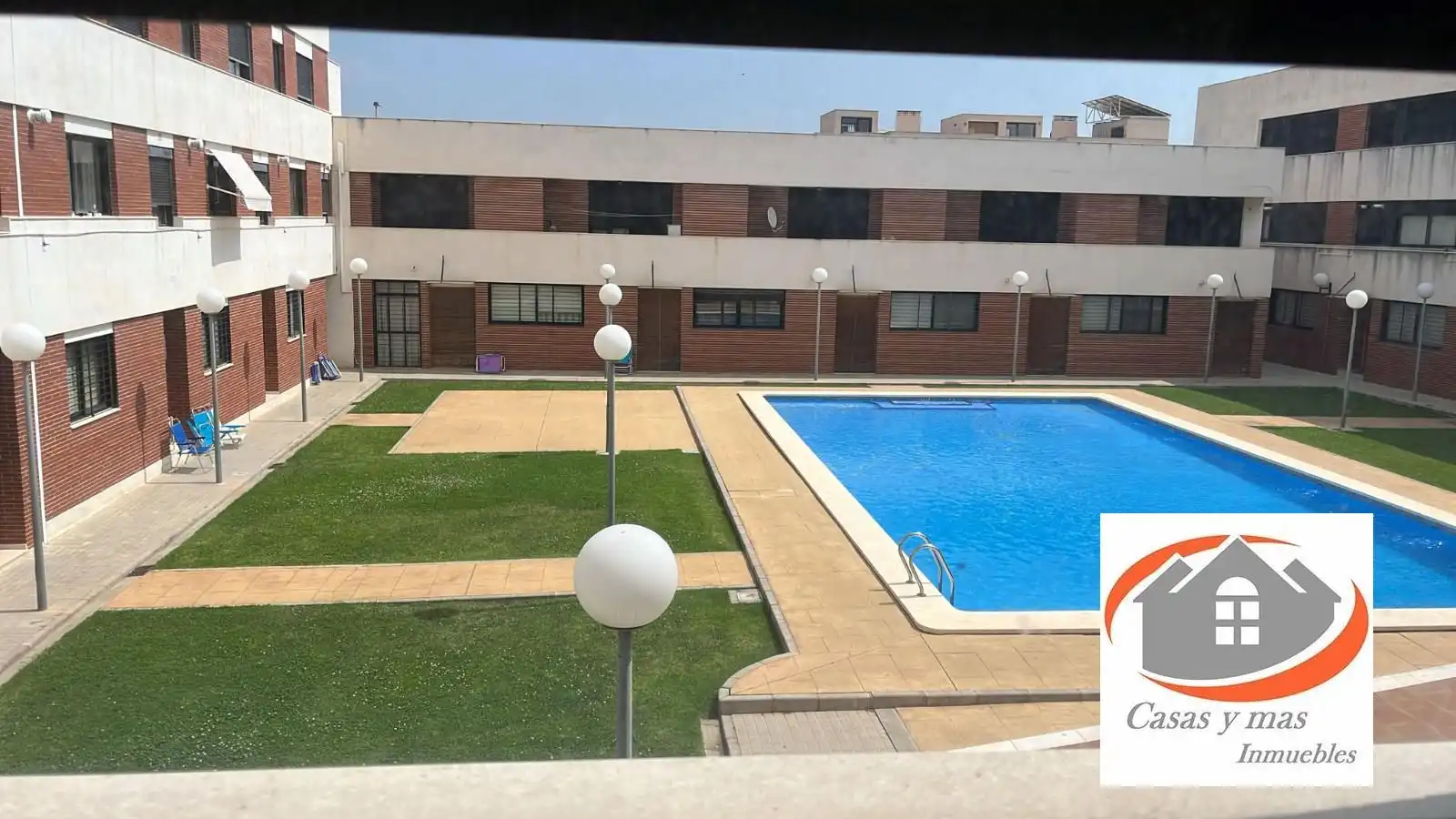 Piscina de Casa adosada en venda en Nules amb Aire condicionat, Calefacció i Jardí privat