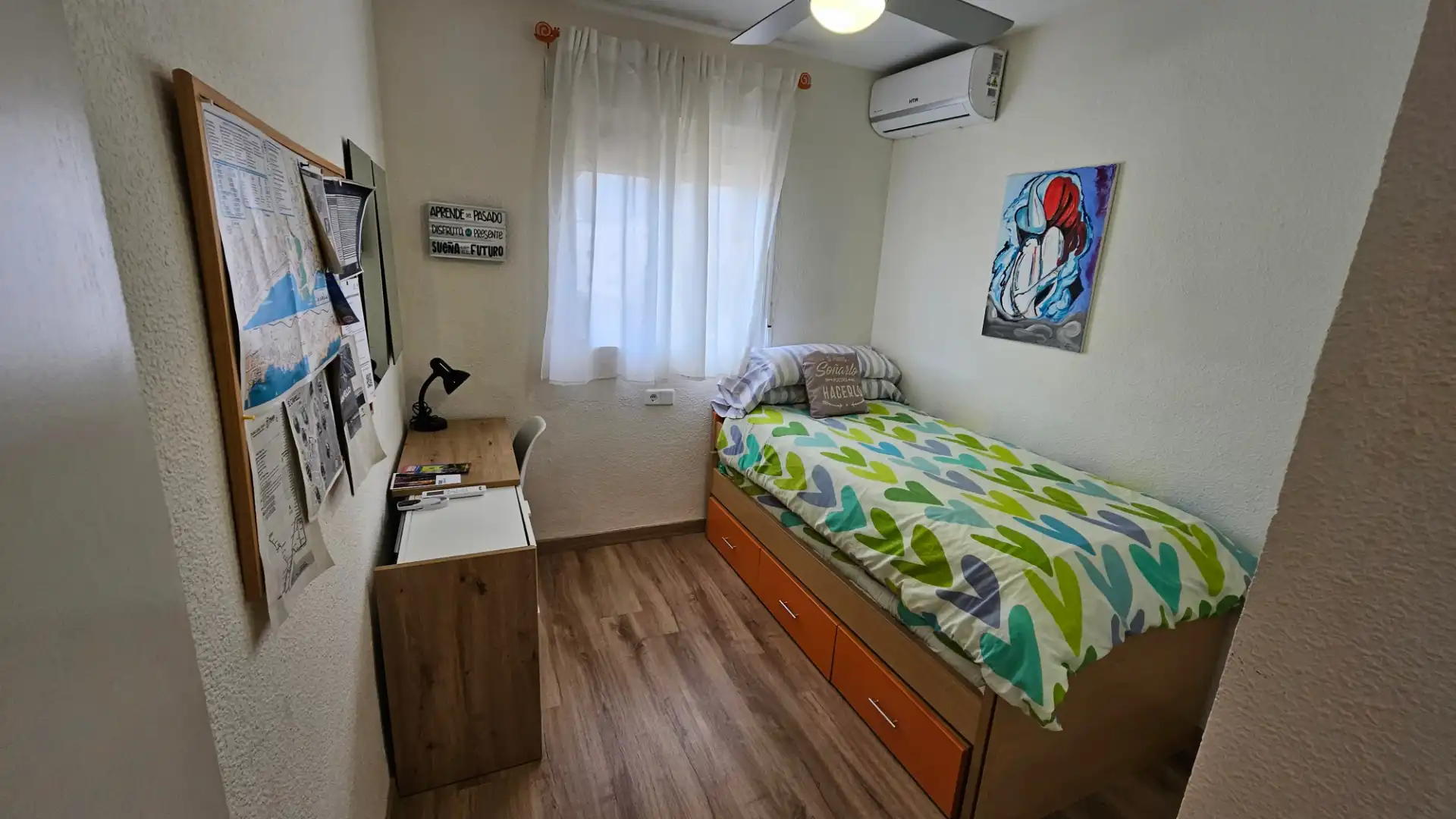 Habitación de Casa adosada en venta en El Campello con Aire acondicionado, Calefacción y Jardín privado