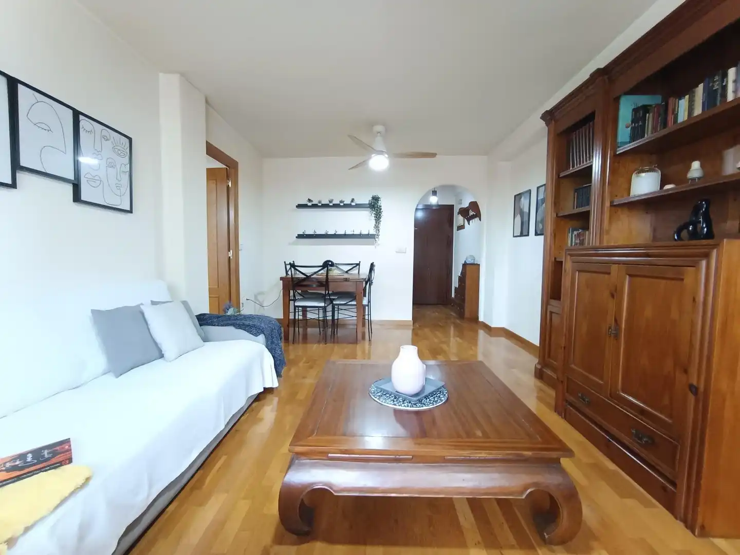 Sala de estar de Piso en venta en Murcia con Aire acondicionado, Parquet y Amueblado