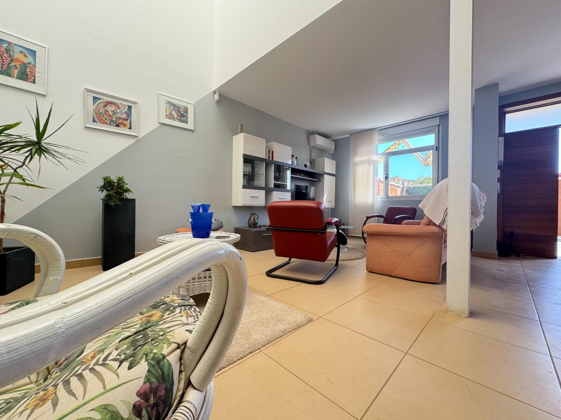 Sala d'estar de Casa o xalet en venda en Santa Lucía de Tirajana amb Aire condicionat, Jardí privat i Traster