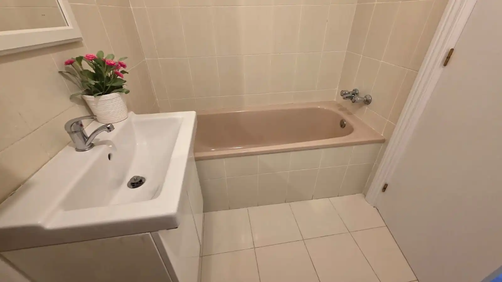 Bany de Pis en venda en Castro-Urdiales amb Calefacció i Terrassa