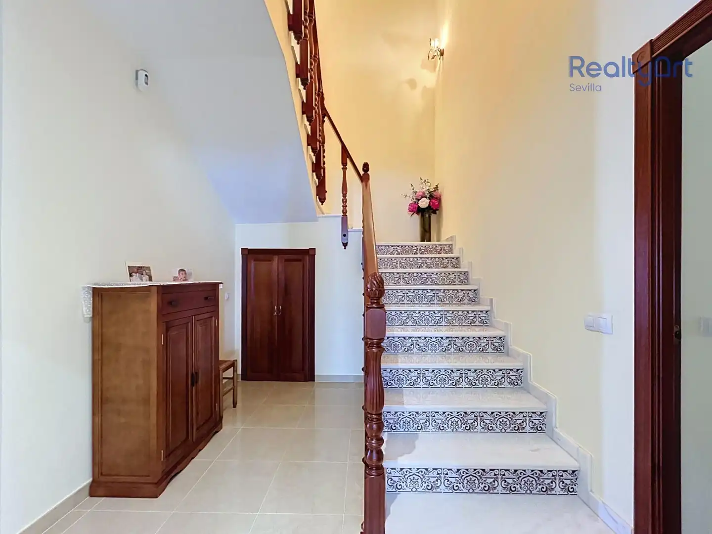 Houses for sale in Tomares  with Air Conditioner, Heating and Private garden