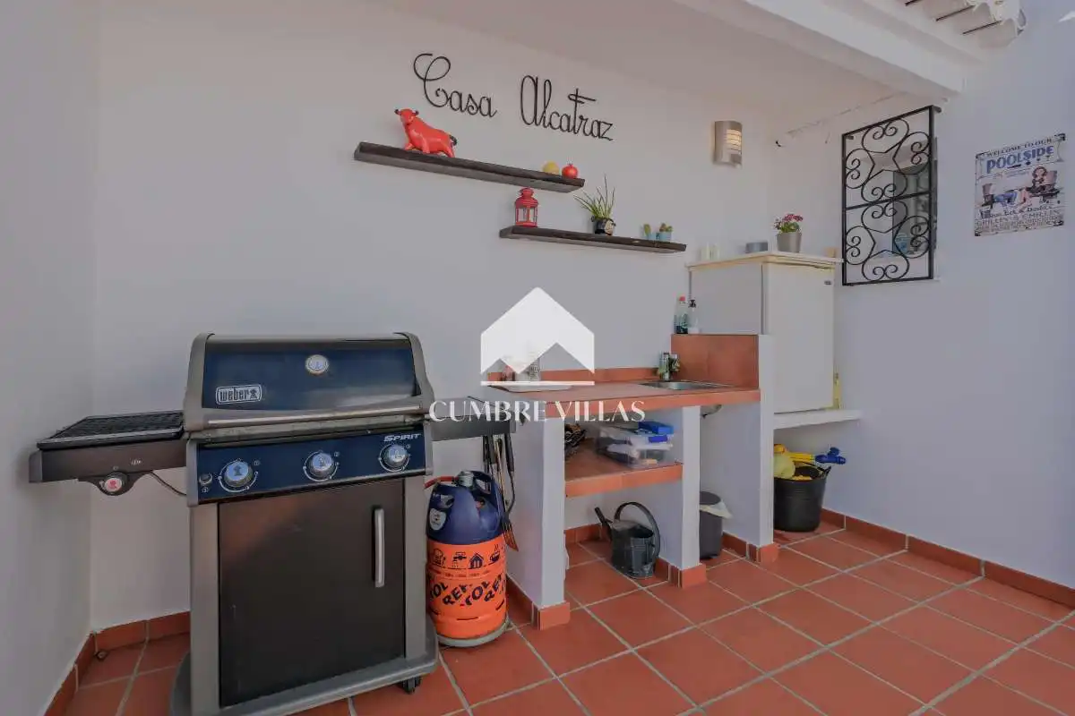 Cuina de Casa o xalet en venda en Almuñécar amb Jardí privat, Terrassa i Traster