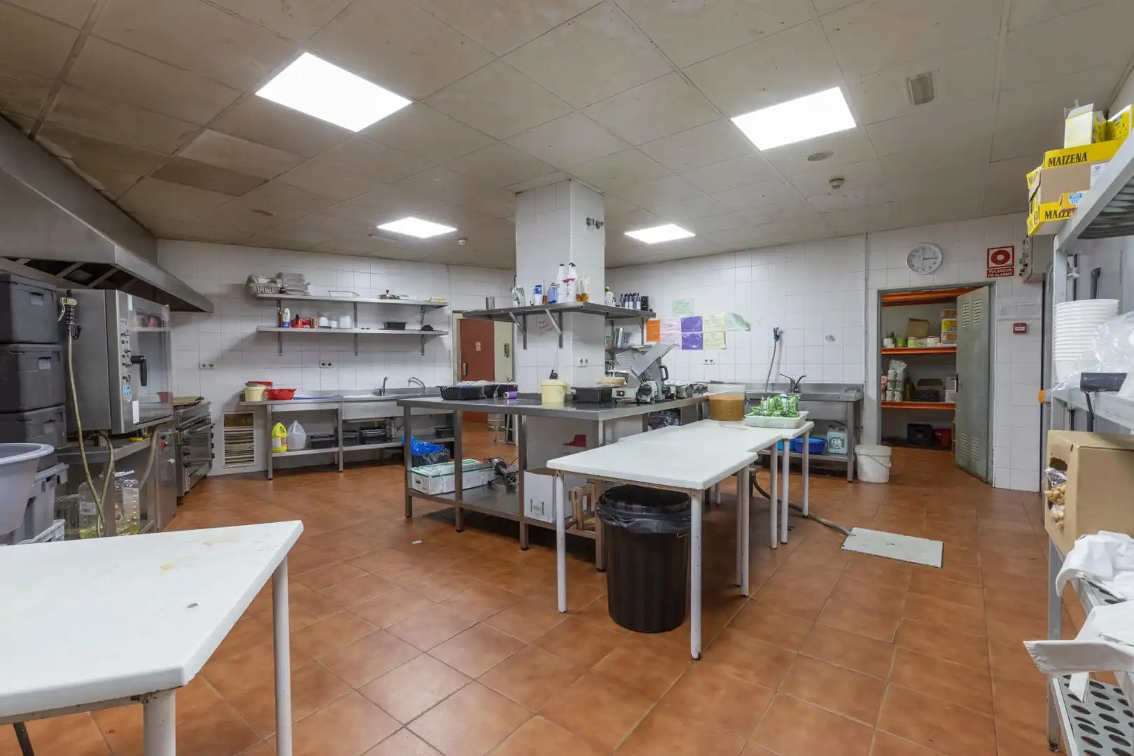Küche von Gebäude zum Verkauf in La Zubia Ciudad