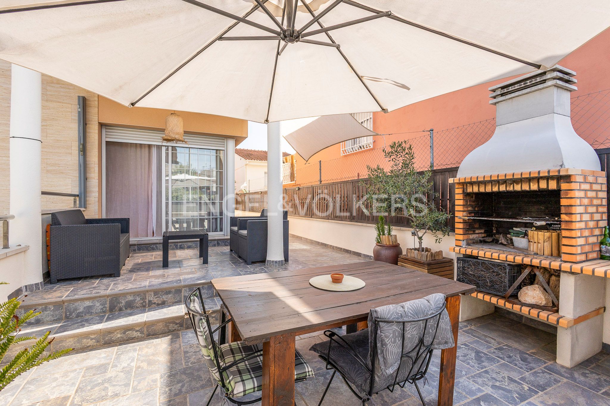 Terrassa de Casa o xalet en venda en Vilanova i la Geltrú amb Aire condicionat, Calefacció i Terrassa