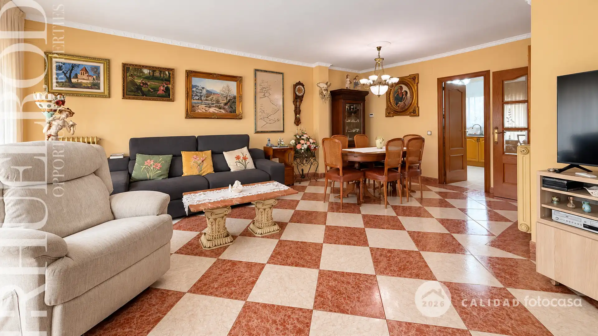 Sala de estar de Casa adosada en venta en Cerdanyola del Vallès con Aire acondicionado, Calefacción y Jardín privado