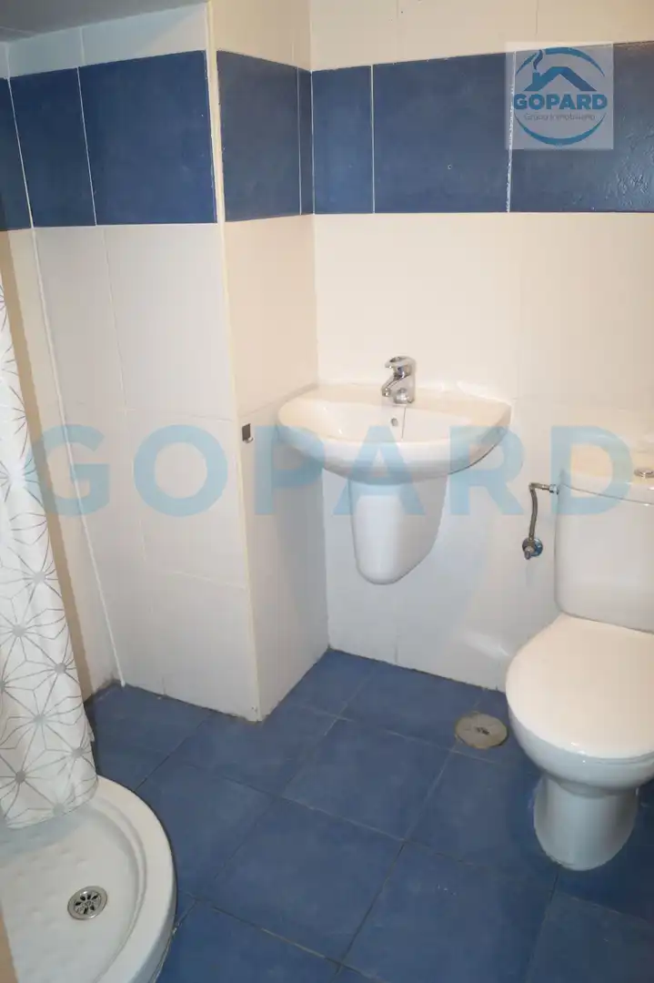 Baño de Casa adosada de alquiler en Villanueva de la Cañada con Aire acondicionado, Calefacción y Jardín privado
