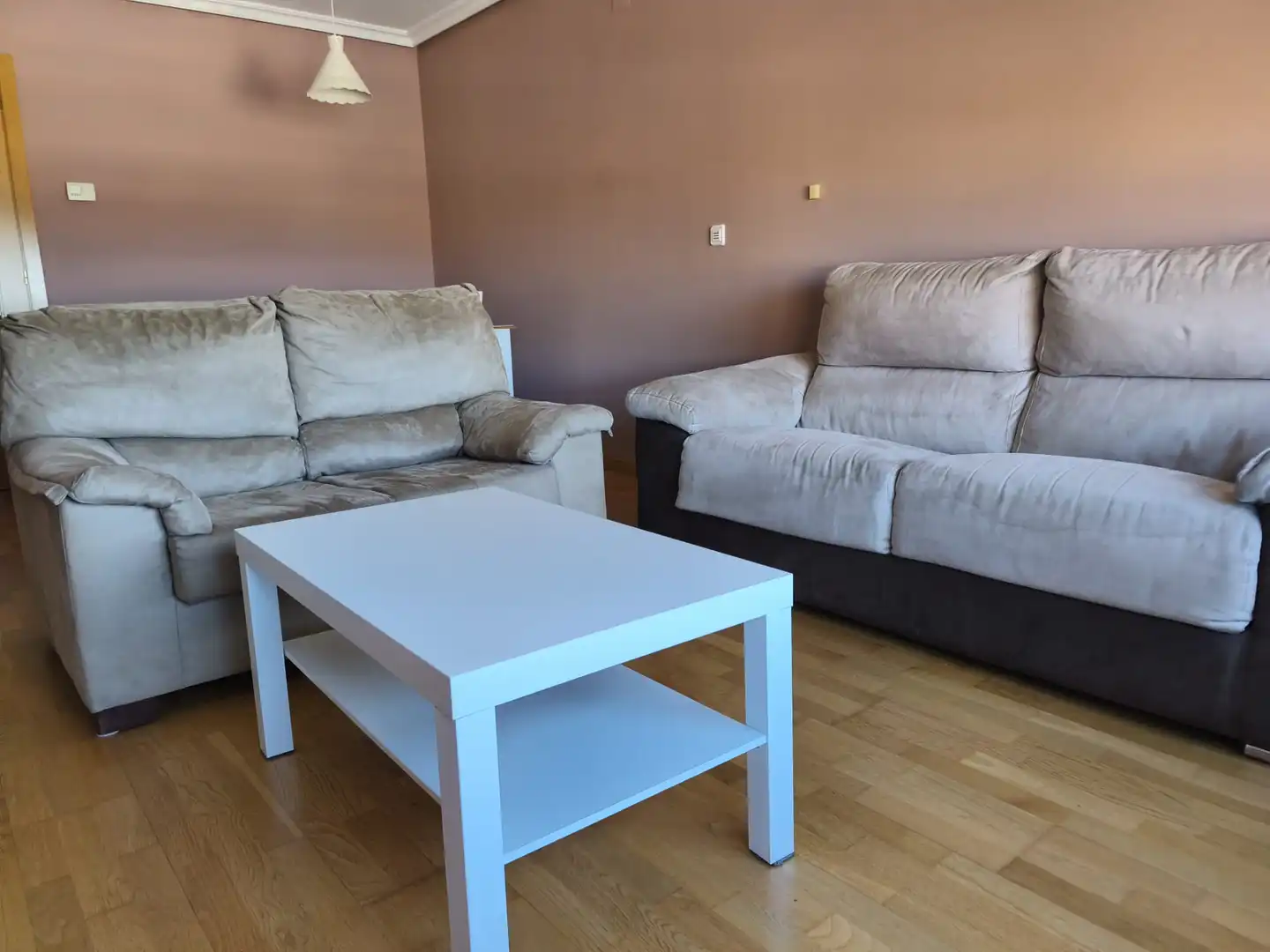Sala de estar de Piso de alquiler en Cuenca con Aire acondicionado, Calefacción y Parquet