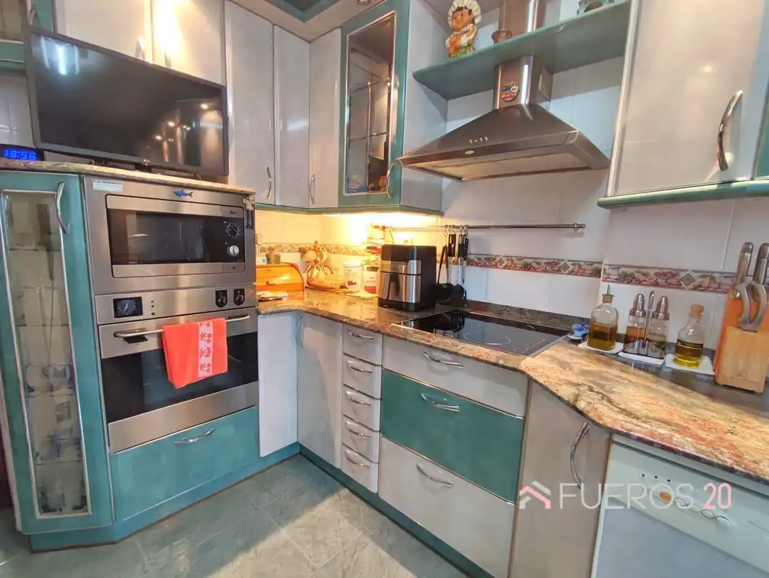 Kitchen of Flat for sale in Rontegui - Pormetxeta