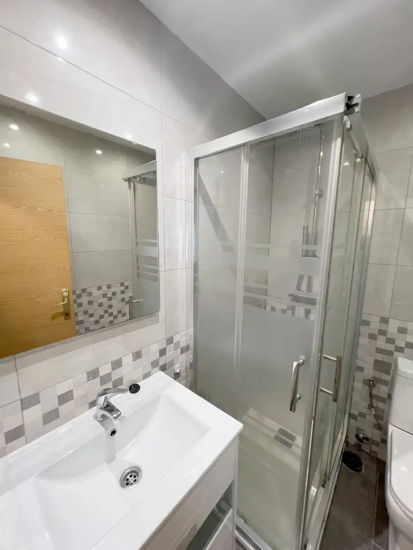 Badezimmer von Wohnungen zur Miete in Leganés mit Heizung, Möbliert und Waschmaschine