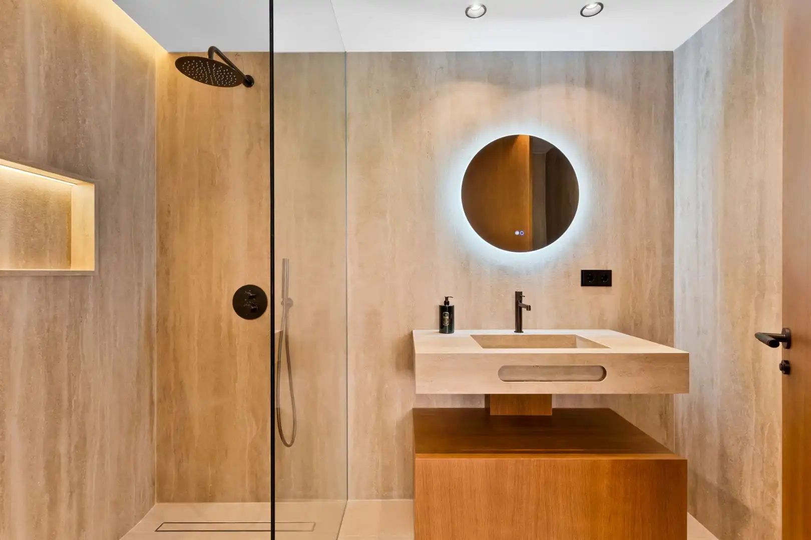Bathroom of Apartments for sale in Marbella  with Air Conditioner, Terrace and Swimming Pool