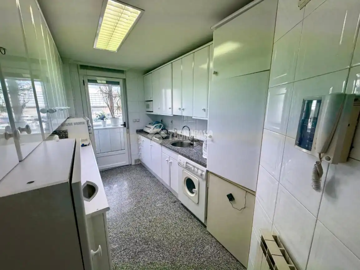 Cocina de Piso en venta en León Capital  con Calefacción, Terraza y Trastero