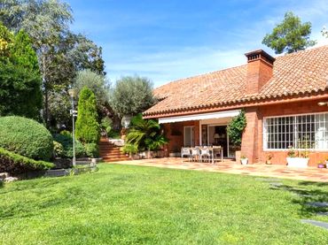 Xalet amb piscina en venda a Bellaterra
