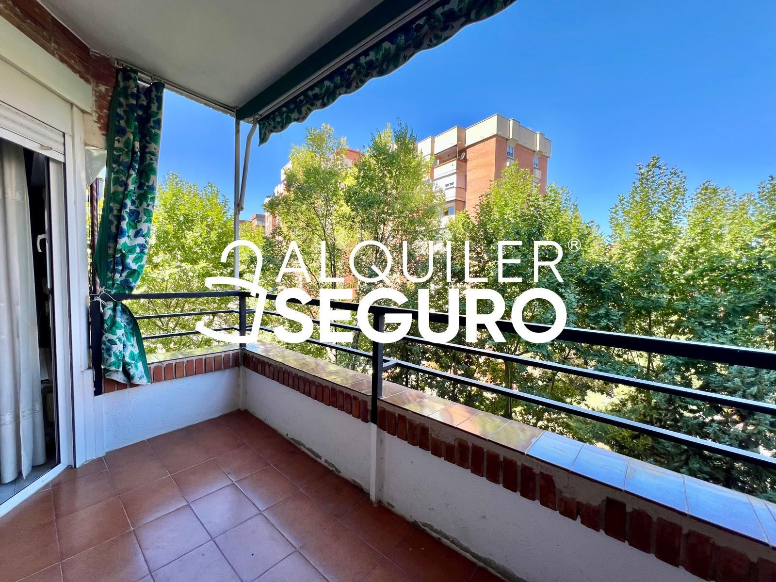 Exterior view of Flat to rent in  Madrid Capital  with Heating, Terrace and Furnished