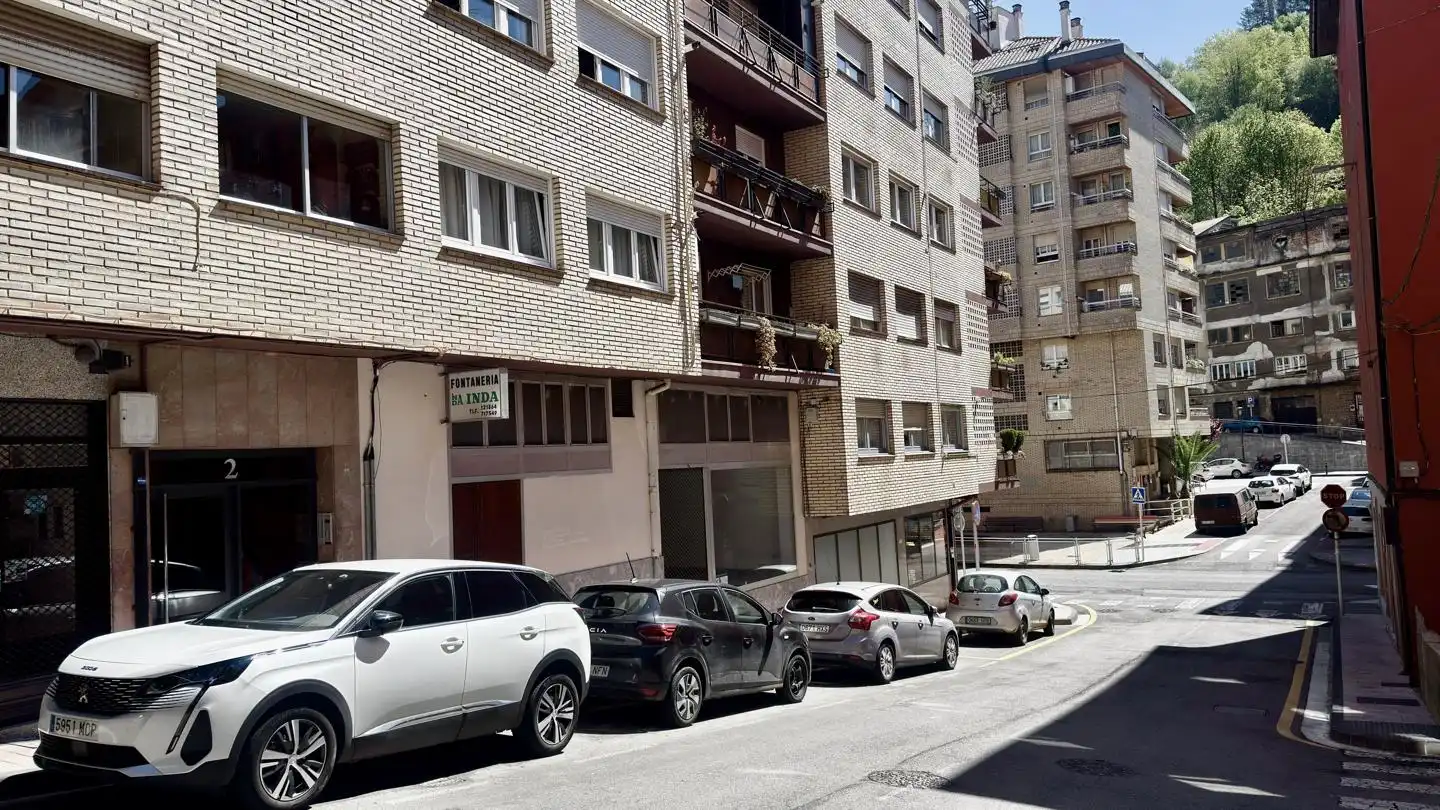 Außenansicht von Garage zum Verkauf in Eibar