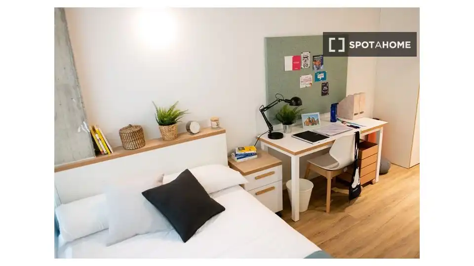 Habitación de Casa o chalet para compartir en Barcelona con Aire acondicionado, Terraza y Amueblado