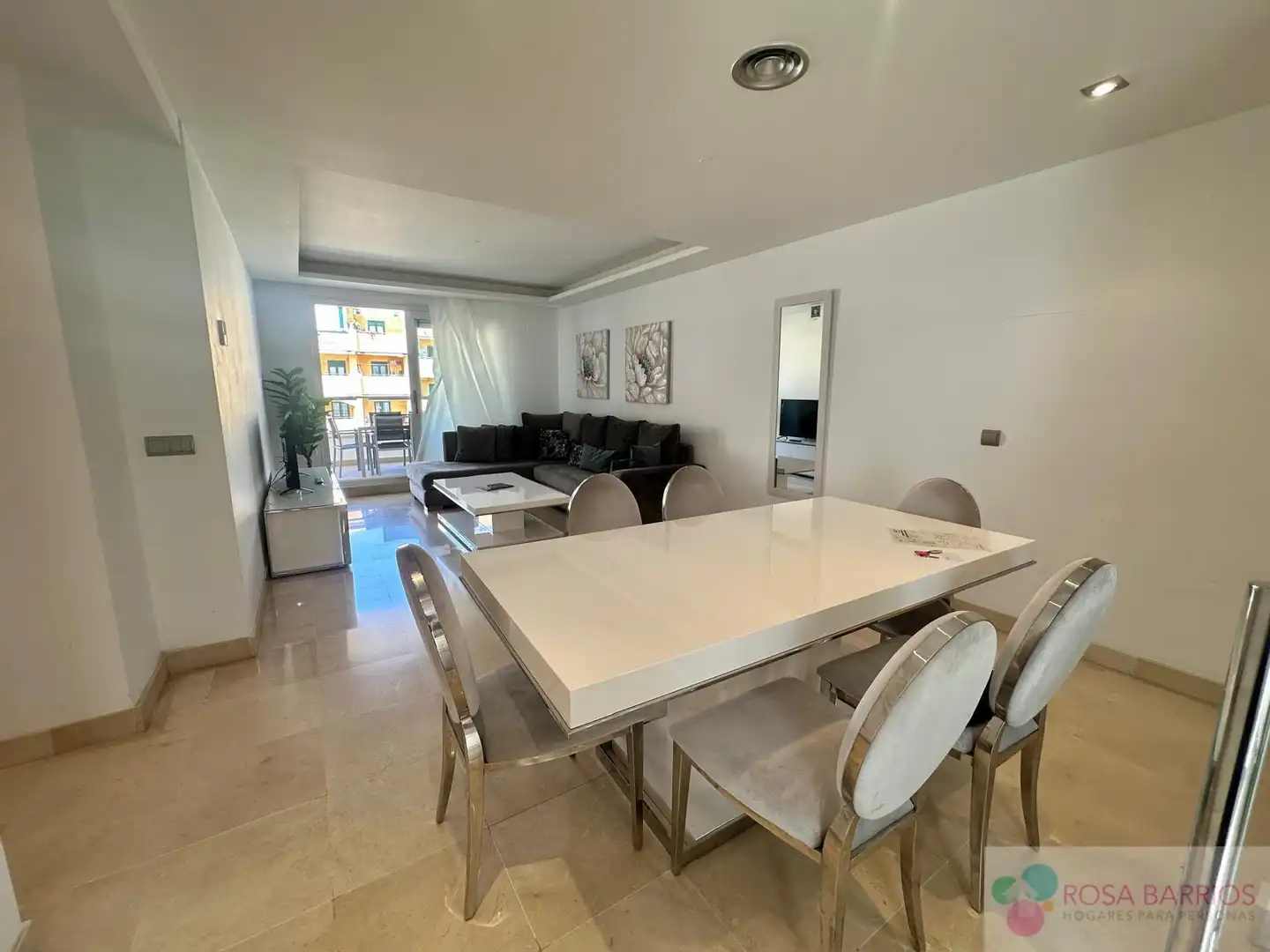 Esszimmer von Dachboden zum Verkauf in Marbella mit Klimaanlage, Terrasse und Möbliert
