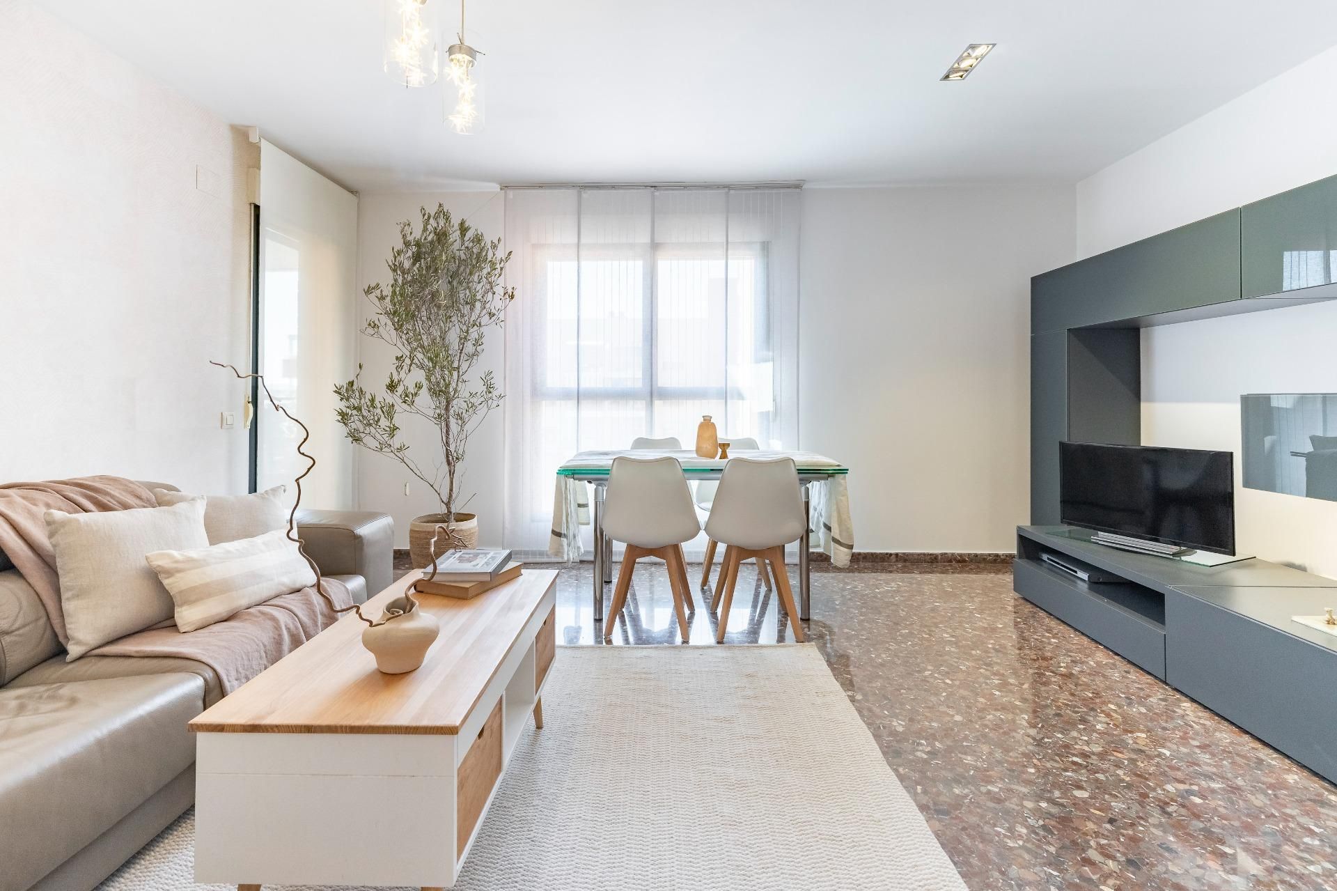 Living room of Flat for sale in  Valencia Capital  with Air Conditioner, Heating and Private garden