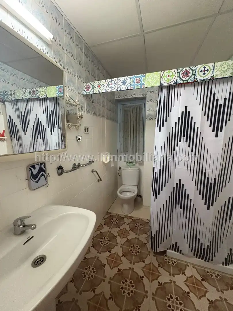 Baño de Piso en venta en  Palma de Mallorca con Terraza, TV y Balcón