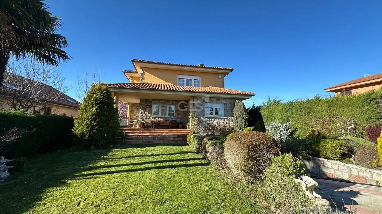 Vista exterior de Casa o chalet en venta en Sariegos con Calefacción, Jardín privado y Terraza