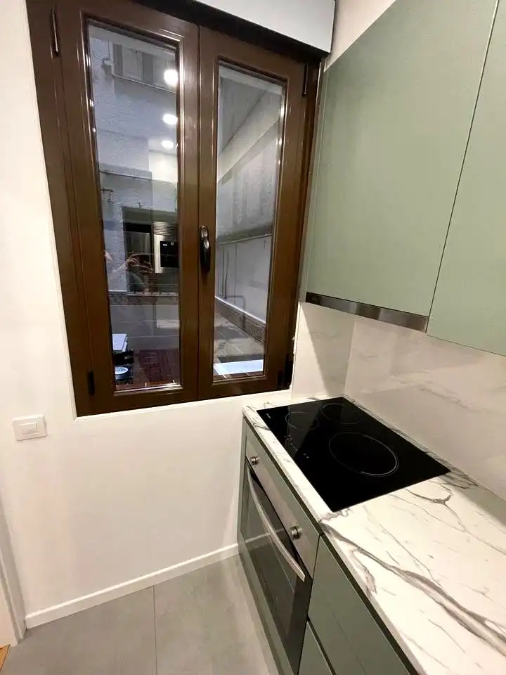 Cuina de Apartament de lloguer en Madrid amb Aire condicionat, Calefacció i Terrassa