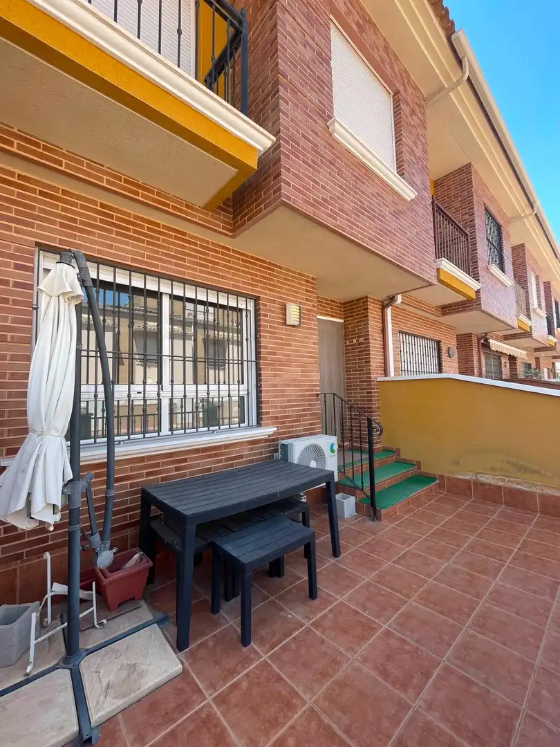 Vista exterior de Casa o xalet en venda en Murcia amb Aire condicionat, Terrassa i Balcó