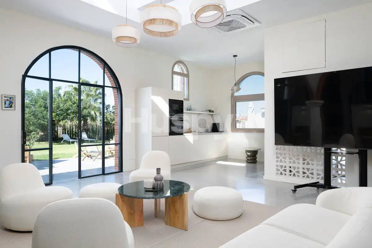 Sala d'estar de Casa o xalet en venda en Elche / Elx amb Aire condicionat, Calefacció i Jardí privat