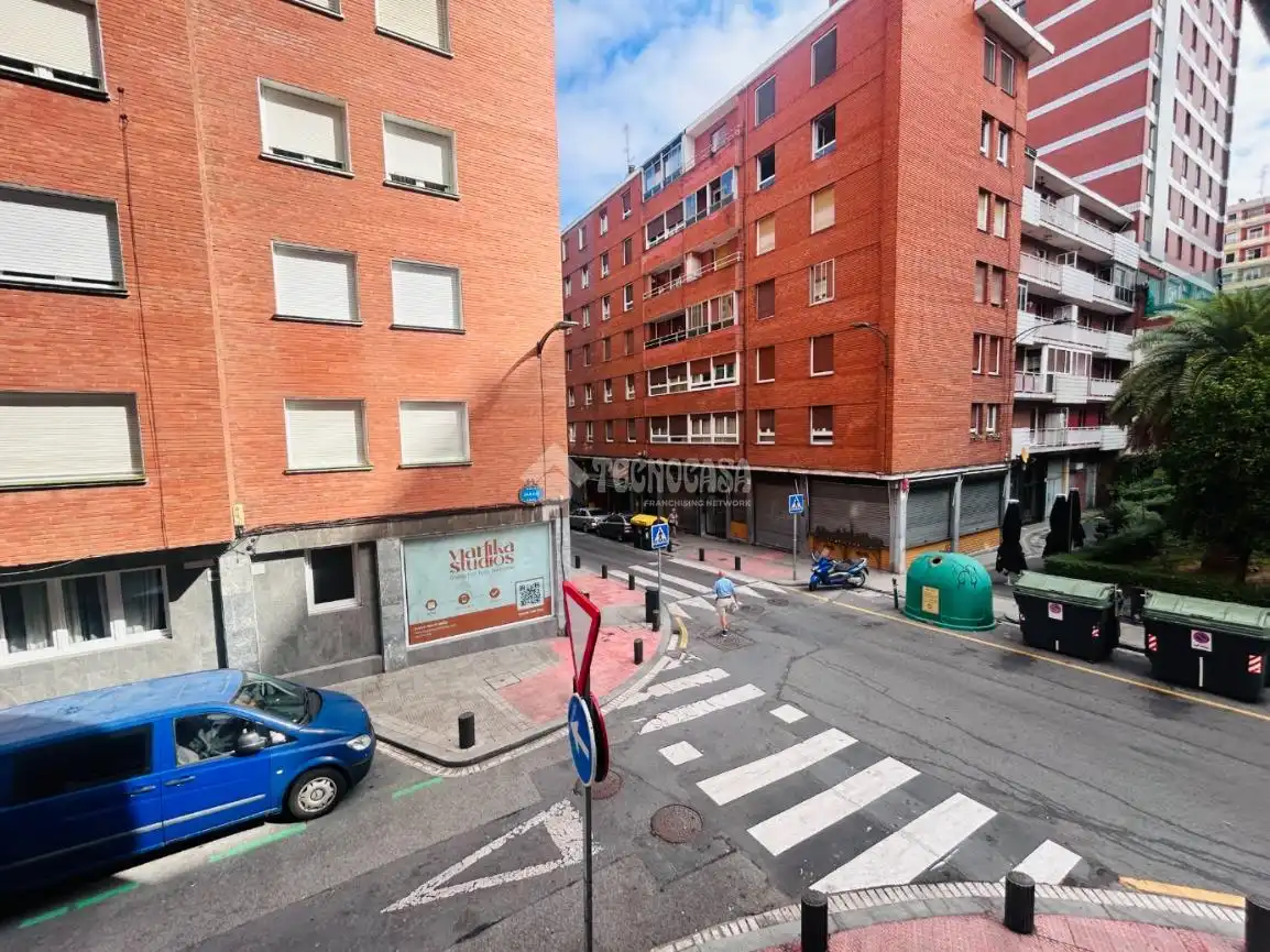 Vista exterior de Piso en venta en Bilbao  con Parquet